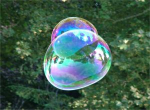 Inspiration from soap bubbles. Photograph taken at Traquair House, Scotland (2003) by BDB (Tagishsimon) licenced under a Creative Commons licence [CC BY-SA 3.0] (https://creativecommons.org/licenses/by-sa/3.0), via Wikimedia Commons. https://commons.wikimedia.org/wiki/File:Soap_Bubble_-_foliage_background_-_iridescent_colours_-_Traquair_040801.jpg