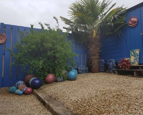 Repainted the garden this weekend, bringing it back to its former blue glory! Btw this photo makes the garden seem big, which it isn't! Just goes to show how the camera lies 😊 It's more courtyard size really. #michellemaher #ceramicforms #mygarden #gardenart #ceramics #ceramicart #cuprinol #cuprinolshades #blue #barleywood